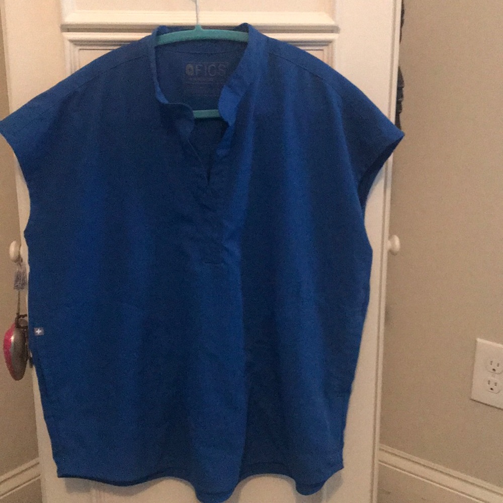 FIGS blue top